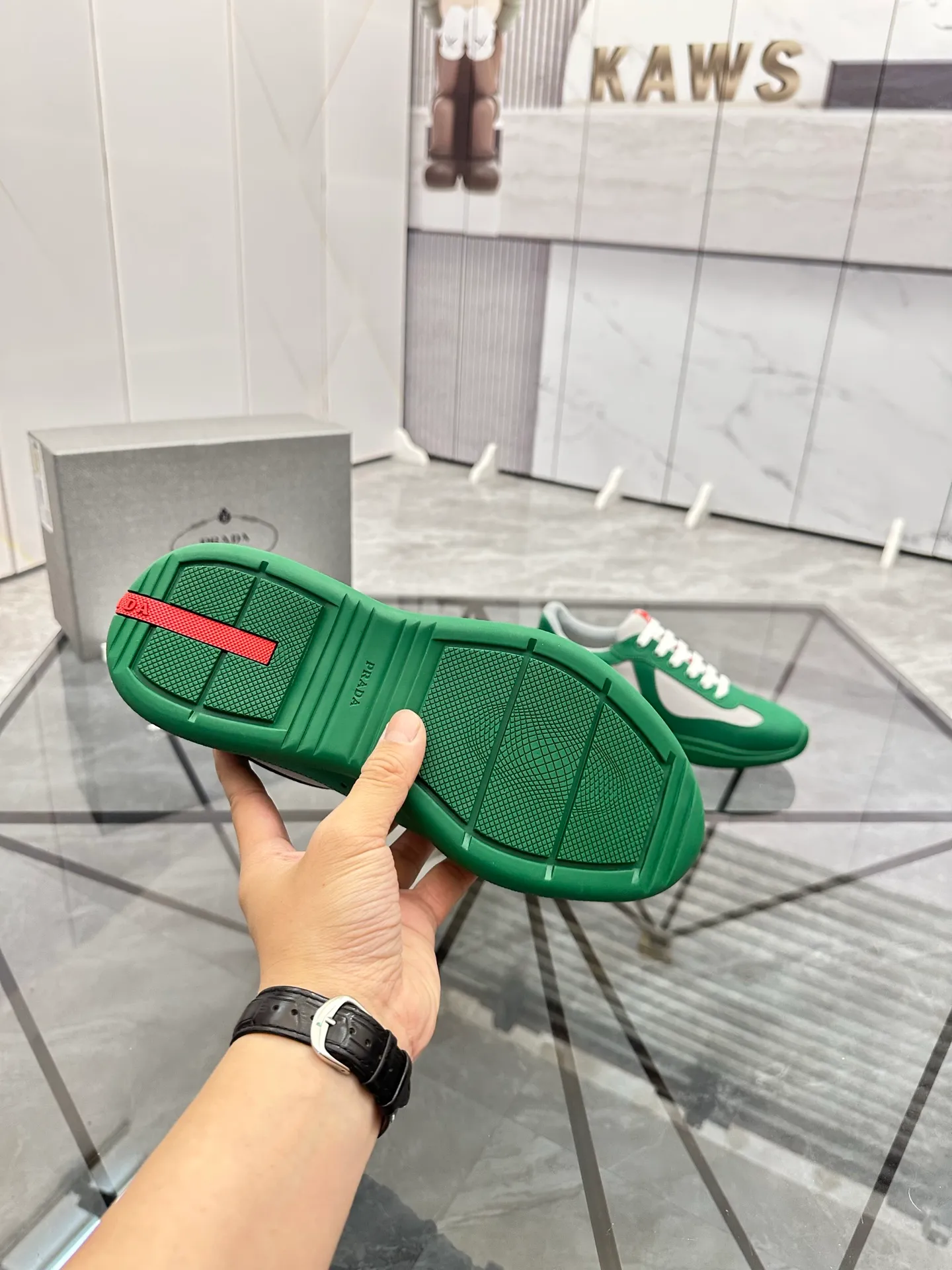 Men's shoes: 💰P360¥ Product trademark: Prada *"Prada*" low-top casual shoes Regular size: 35-47 (can be customized to 48) couple style Product materials: imported silk leather upper, breathable lining, original outsole. Number: 943